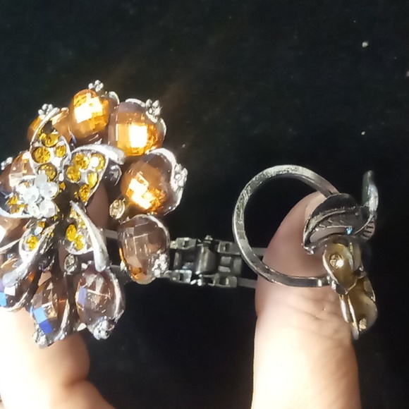 Amber color crystal flower clamper bracelet. Spring Hinged statement - Picture 7 of 9
